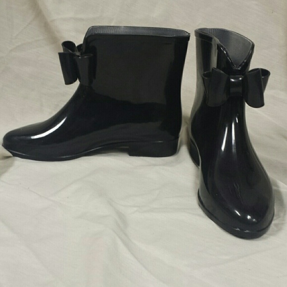 Black bow rubber rain boots