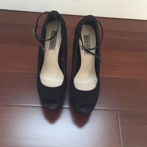 Steve Madden black pumps with strap