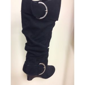 Black heeled boots