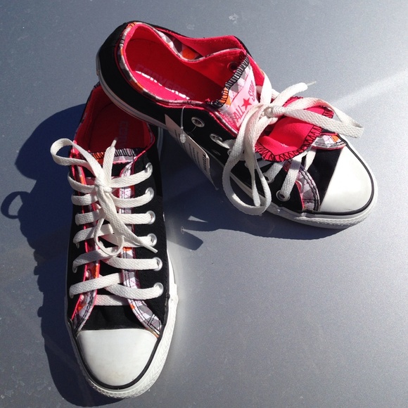 New Black Converse Size 7 - Picture 2 of 4