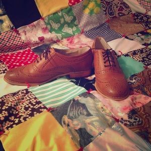Adorable tan Oxfords