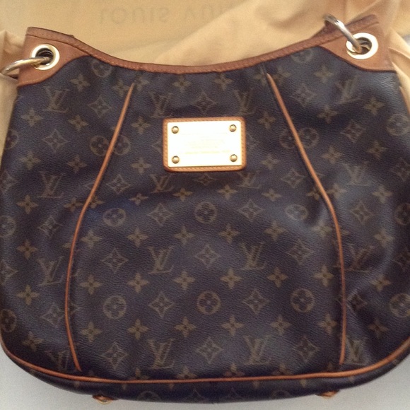 Authentic  Louis Vuitton