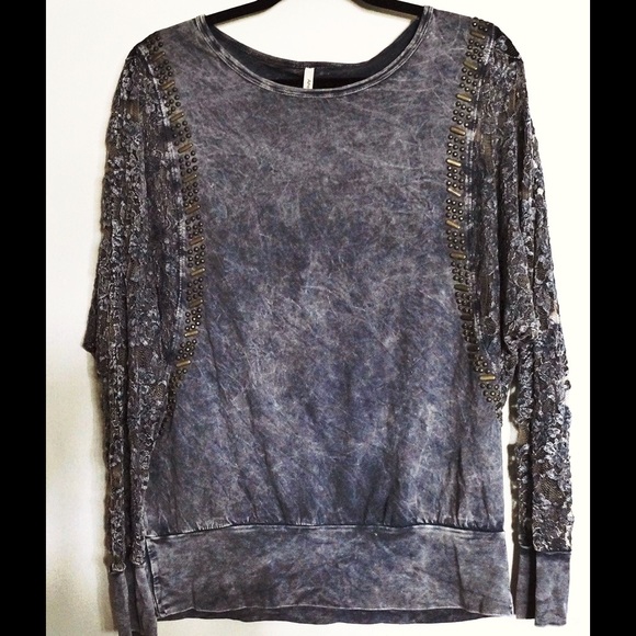 Distressed loose top with lace sleeves - Picture 1 of 2