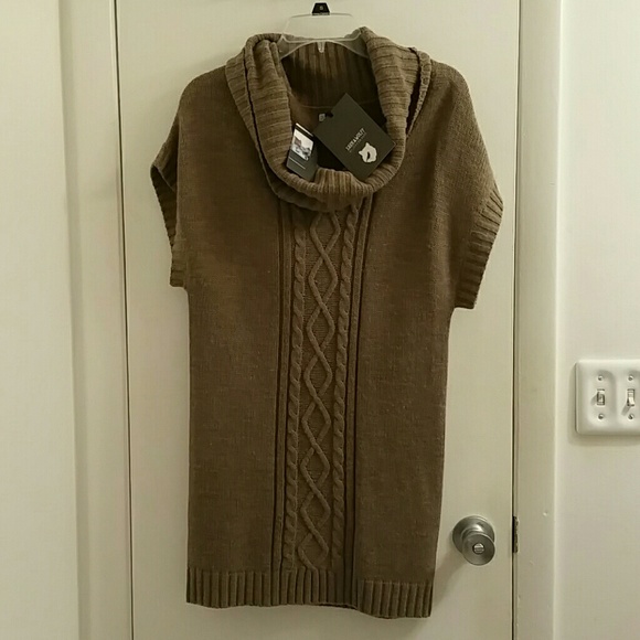 NWT Lark & Wolf sweater tunic.
