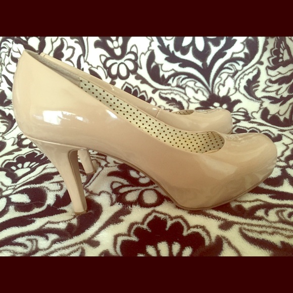 Madden Girl Nude Pumps