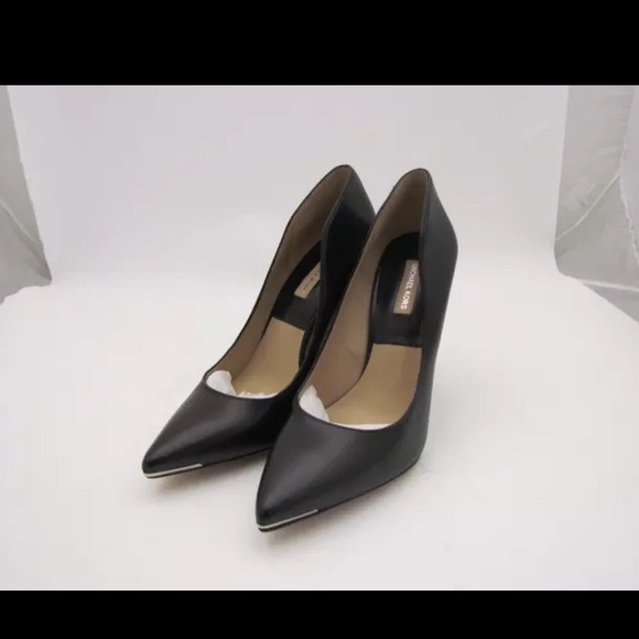 🚫SOLD"Classy "Michael Kors" AVRA Black Pumps!! - Picture 1 of 3