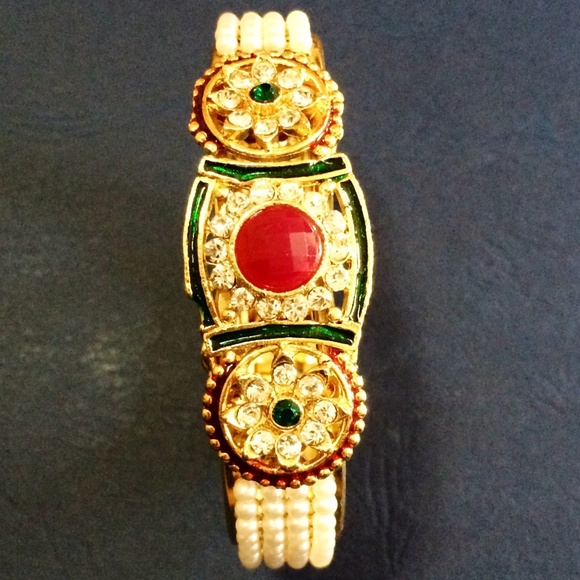 Rishte Imitation Pearl and Crystal Bangle Bracelet - Picture 1 of 4