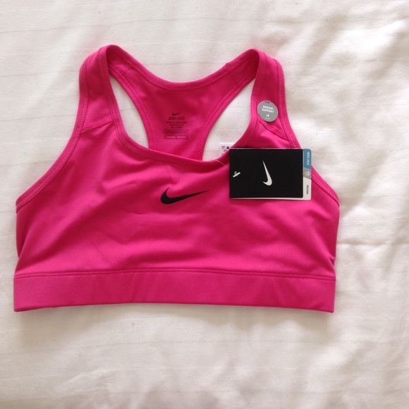 Nike Tops - Nike NWT Sport Bra Medium Pink💪👀👄