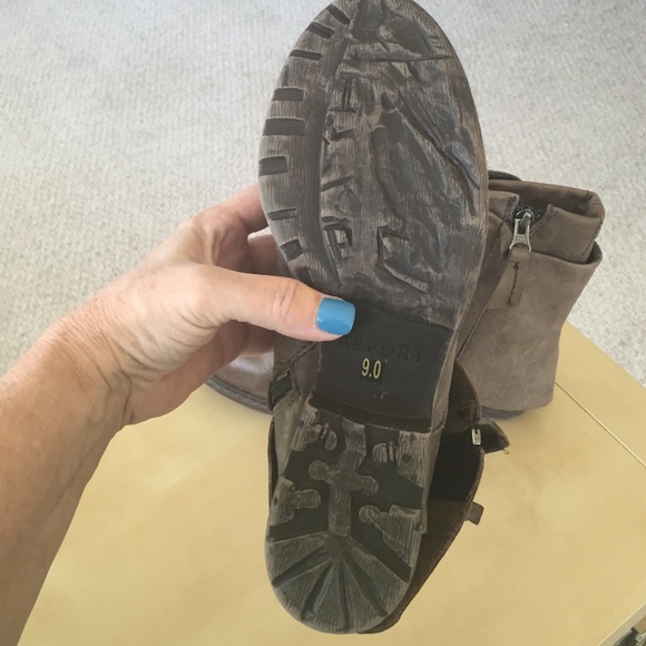 🚫SOLD IN BUNDLE🚫 Taupe distressed leather boots - Picture 4 of 4