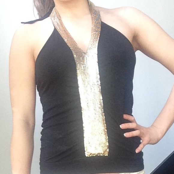 🚫SOLD🚫Sexy black and gold top!