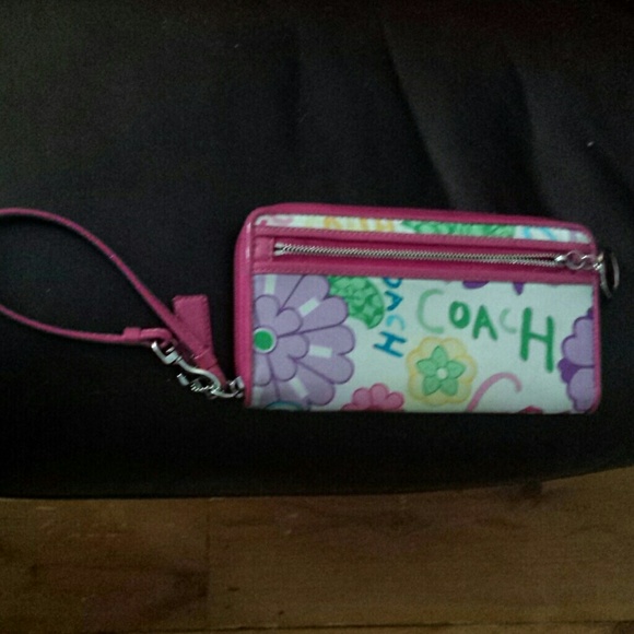 Coach wallet spring
