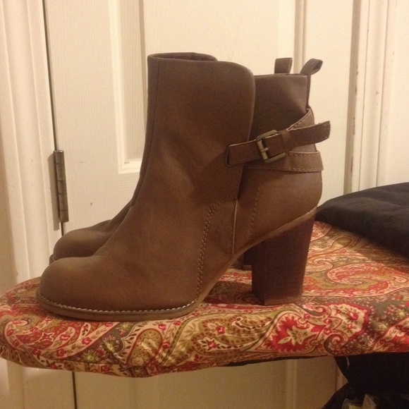 Brown boots - Picture 3 of 4