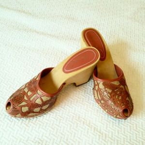 SALE! Darling Peep Toes Floral cut Heel Sandals