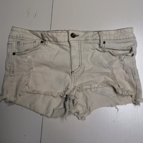 White denim bullhead shorts