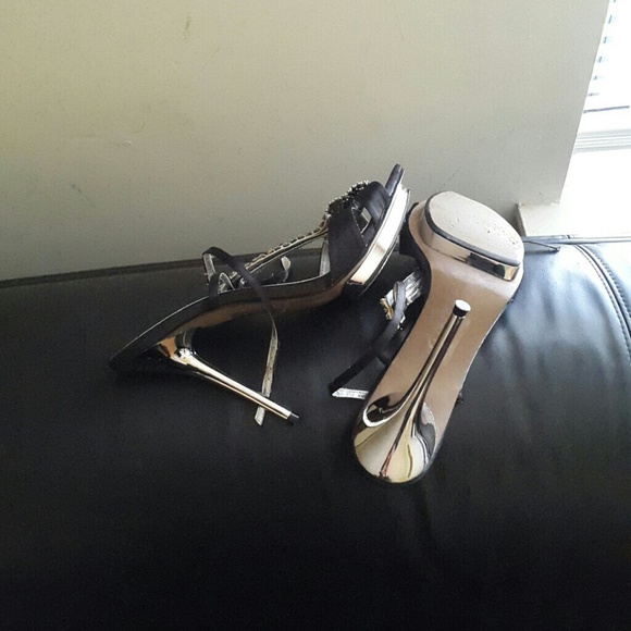 Beautiful sandals - Picture 2 of 3