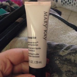 Mary Kay time wise luminous wear foundation