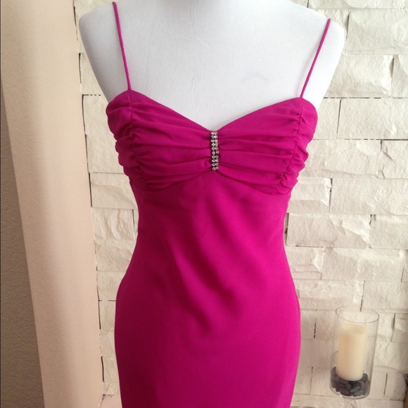 Glamorous Gown - Picture 2 of 4