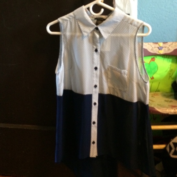 White and navy blue sleeveless blouse