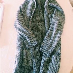 Comfy sweater(medium but fits a large )