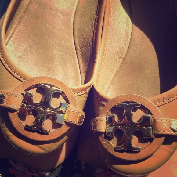 Tory burch brown and gold flats