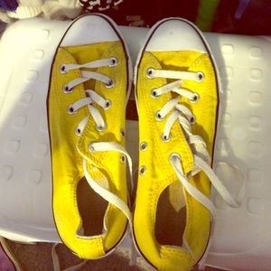 Yellow converse!