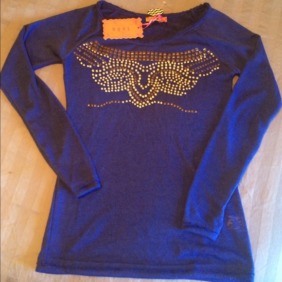 Beautiful sweater with rhinestones
