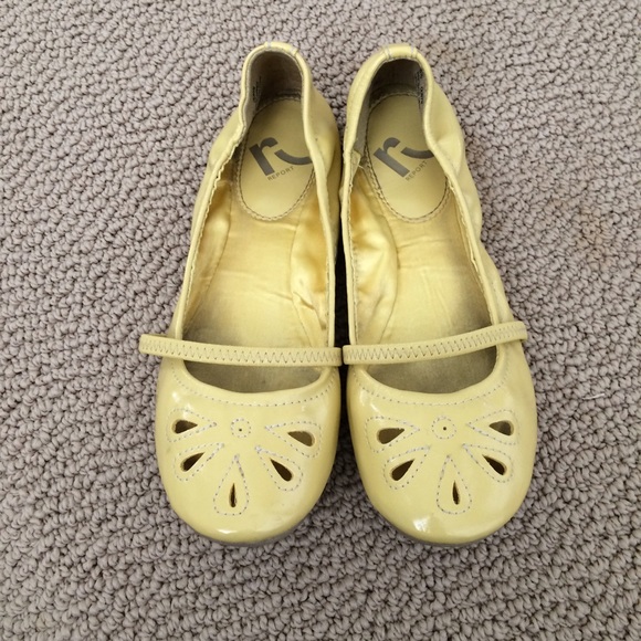 Report yellow flats
