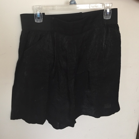 Cute black pocketed skirt
