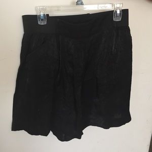 Cute black pocketed skirt