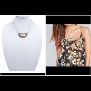 NWT! Tribal solid pendant necklace