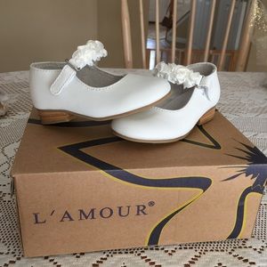 Little girls white leather Shoes