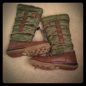 Green and brown Pajar boots