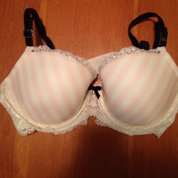 Victoria Secret 32D Bra