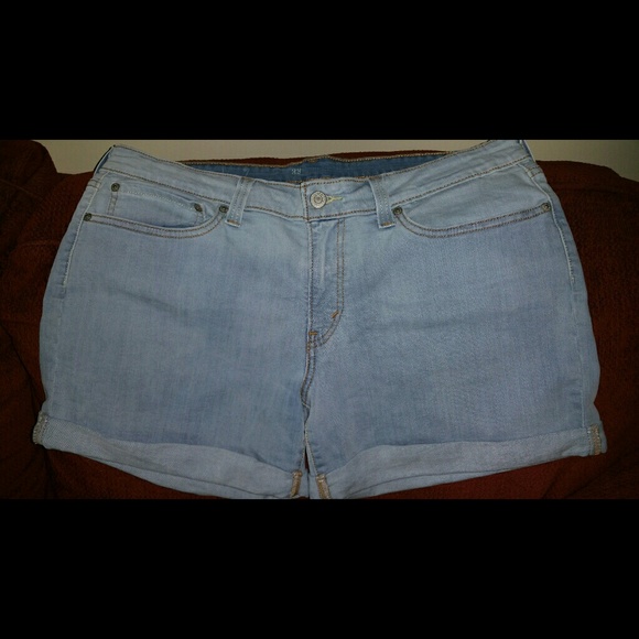 Levis boyfriend shorts