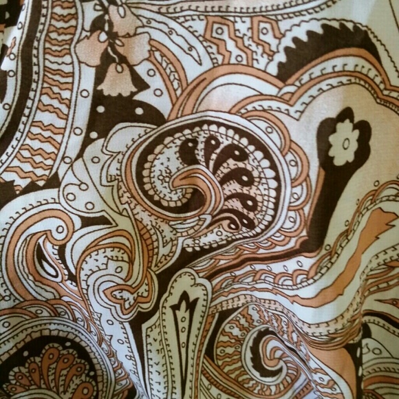 beautiful paisley patterned top. - Picture 4 of 4