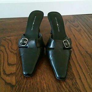 Bandolino Pointy toe black kitten heels