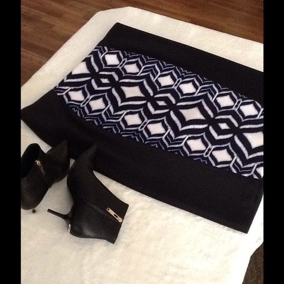 LAST DAY- IKAT PRINT SKIRT