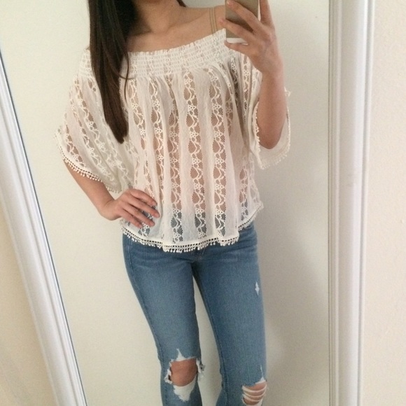 Abercrombie & Fitch Tops - 🎉HP 5/30🎉 Vintage lace top