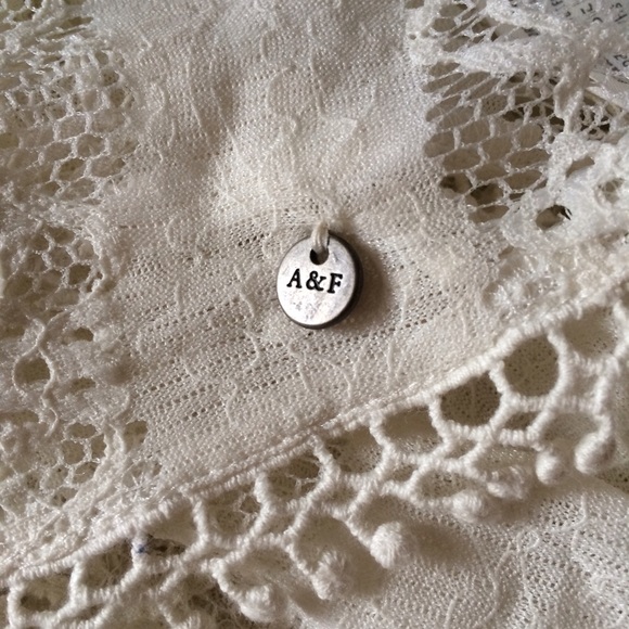 🎉HP 5/30🎉 Vintage lace top - Picture 2 of 4