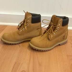 🆕!!!!!!!!! Womens size 7.5 Timberlands