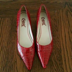 Carlos Santana Faux red crocodile kitten heels