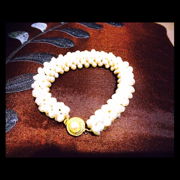 Fresh Water Pearls Bracelet..