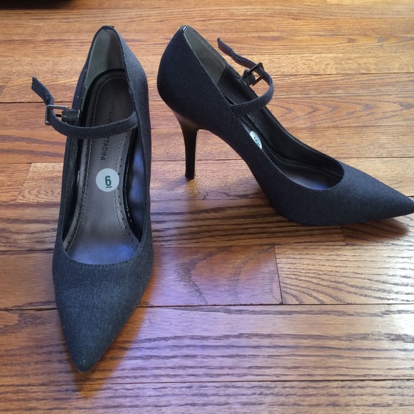 Adrienne Vittadini grey pumps