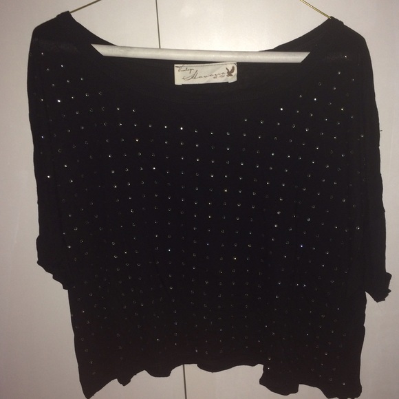 Sparkly crop top with 3/4 sleeves.