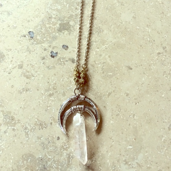 American Eagle Outfitters Accessories - American eagle AEO moon & crystal necklace