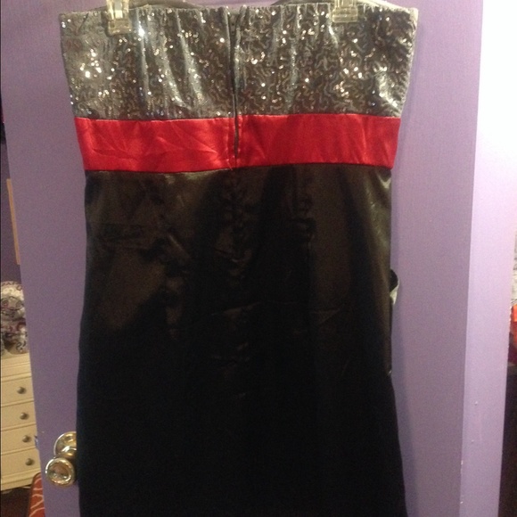 Dress - Picture 2 of 2