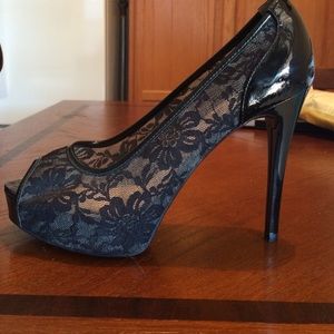 Guess lace peep toe heel size 8.5
