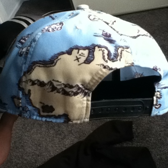 Snapback - Picture 3 of 4