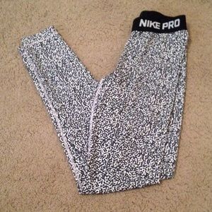 Black & white Nike Pro running pants!
