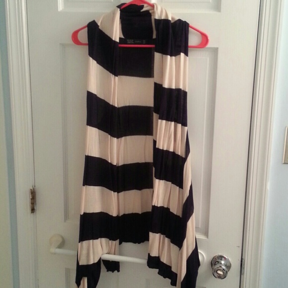 Stylish ZARA sleeveless jacket